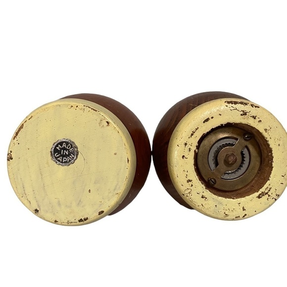 Vintage Wood Turned Salt & Pepper Shakers Made in Japan - Picture 4 of 5